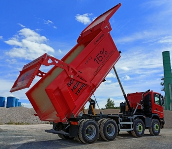 Поставка из Европы самосвалов Scania